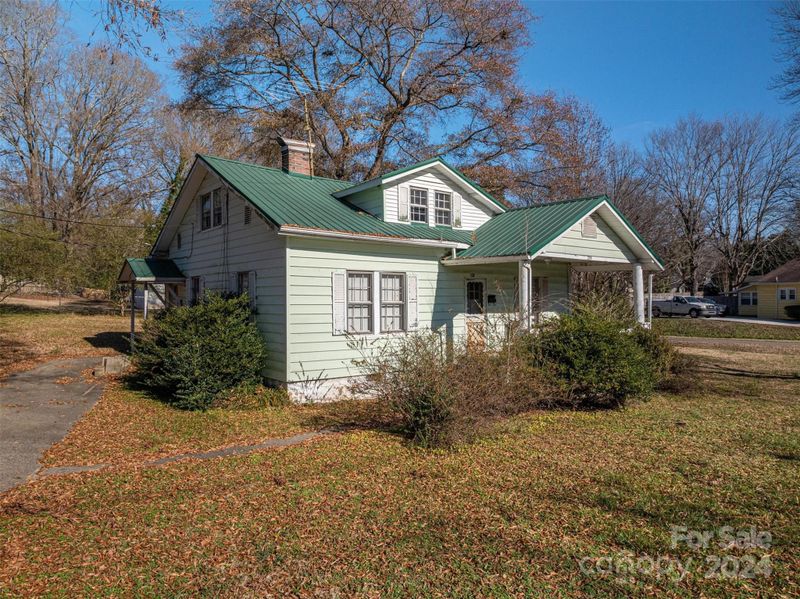 209 E Dixon St, Lincolnton, NC 28092