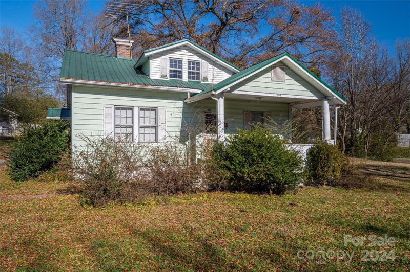 209 E Dixon St, Lincolnton, NC 28092
