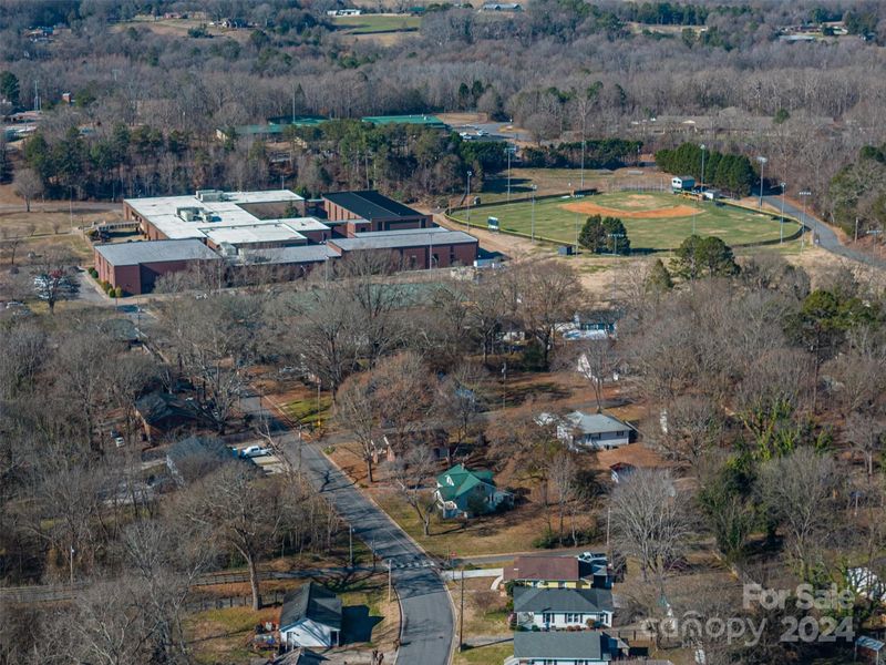 209 E Dixon St, Lincolnton, NC 28092