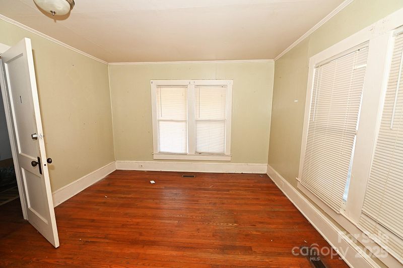 2423 2nd Ave SW, Hickory, NC 28602