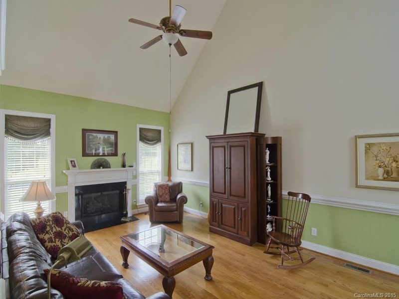 1428 Emerald Lake Dr, Matthews, NC 28104