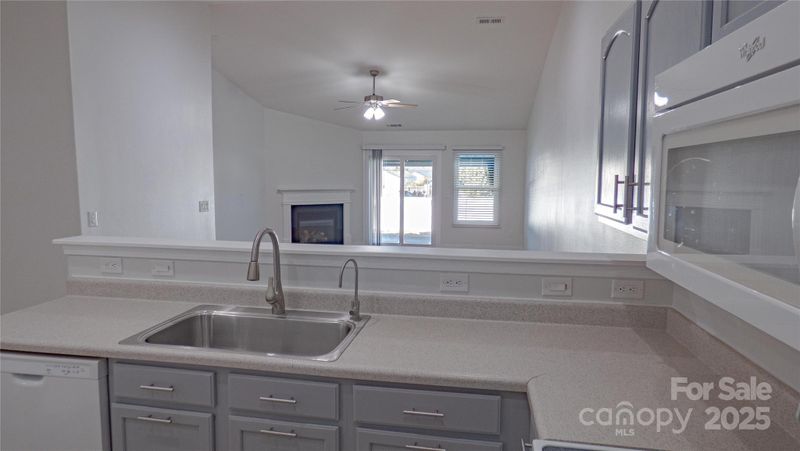8705 Westhope St, Charlotte, NC 28216