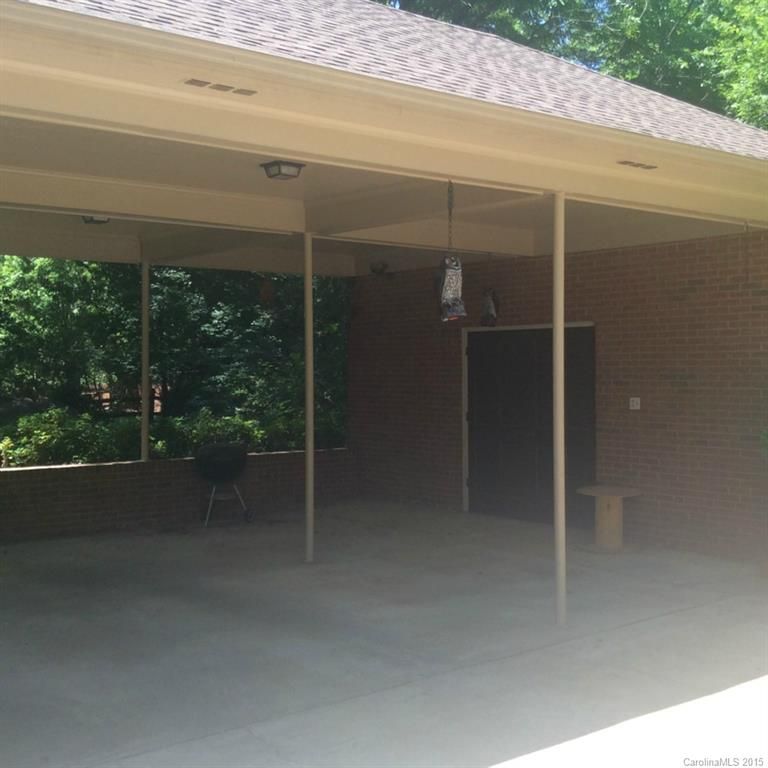 5201 Lansing Dr, Charlotte, NC 28270