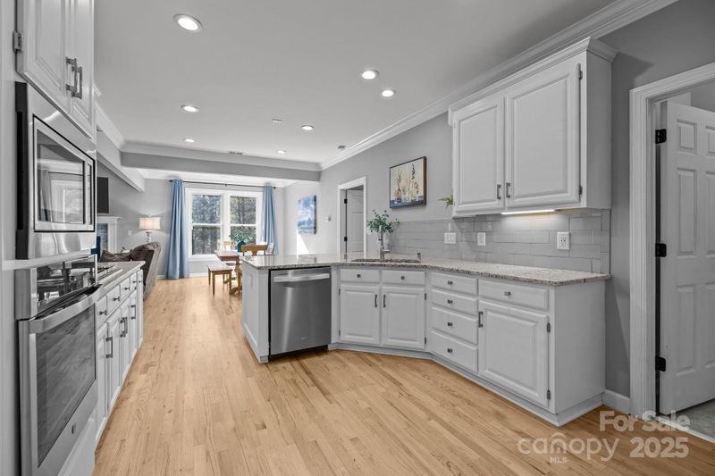 3065 River Bend Dr, Tega Cay, SC 29708