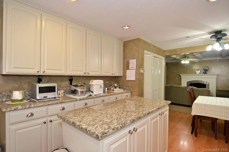 406 Chestnut St, Statesville, NC 28625