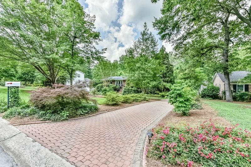5216 Guildbrook Rd, Charlotte, NC 28226