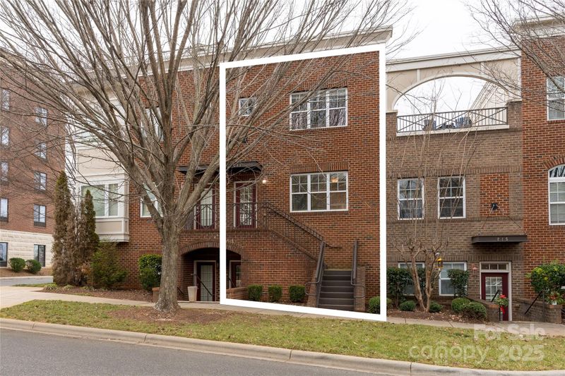 211 Harbour Place Dr, Davidson, NC 28036