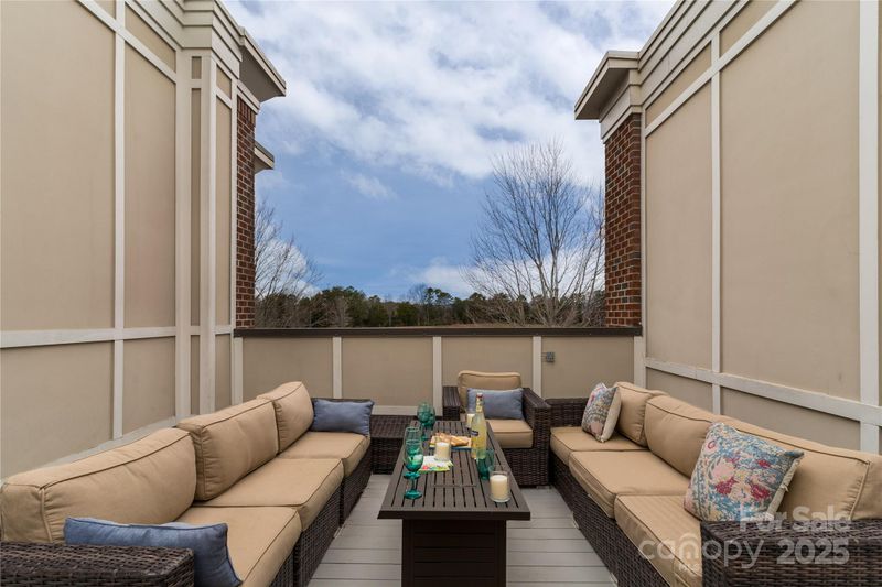 211 Harbour Place Dr, Davidson, NC 28036