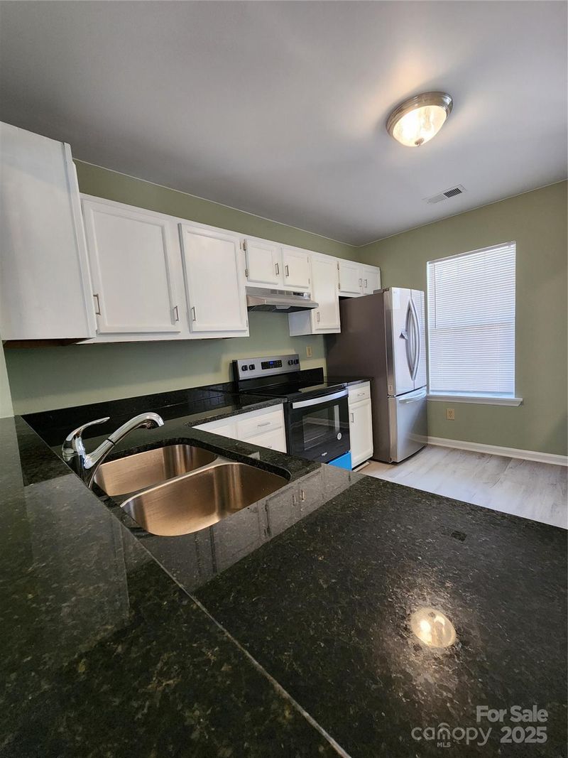 6353 Windsor Gate Ln, Charlotte, NC 28215
