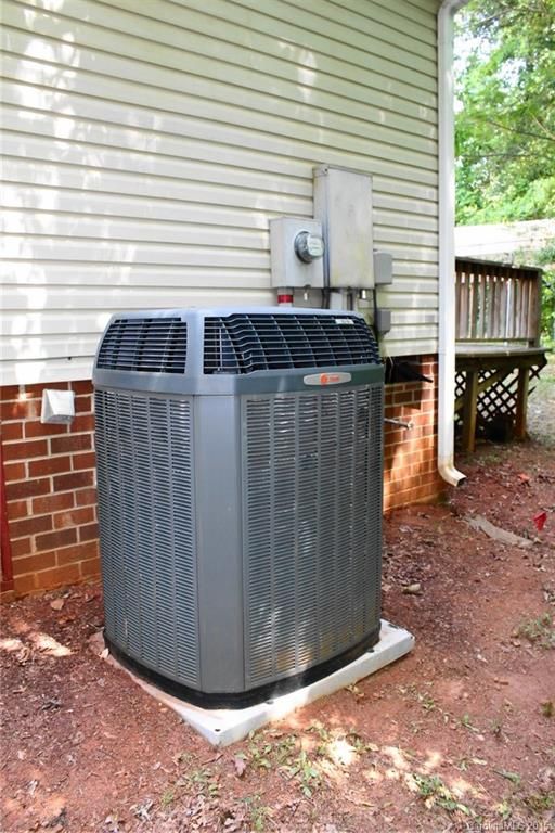 2390 Turnersburg Hw, Harmony, NC 28634