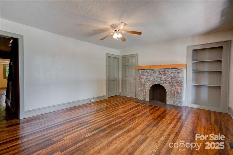 1135 12th St NE, Hickory, NC 28601