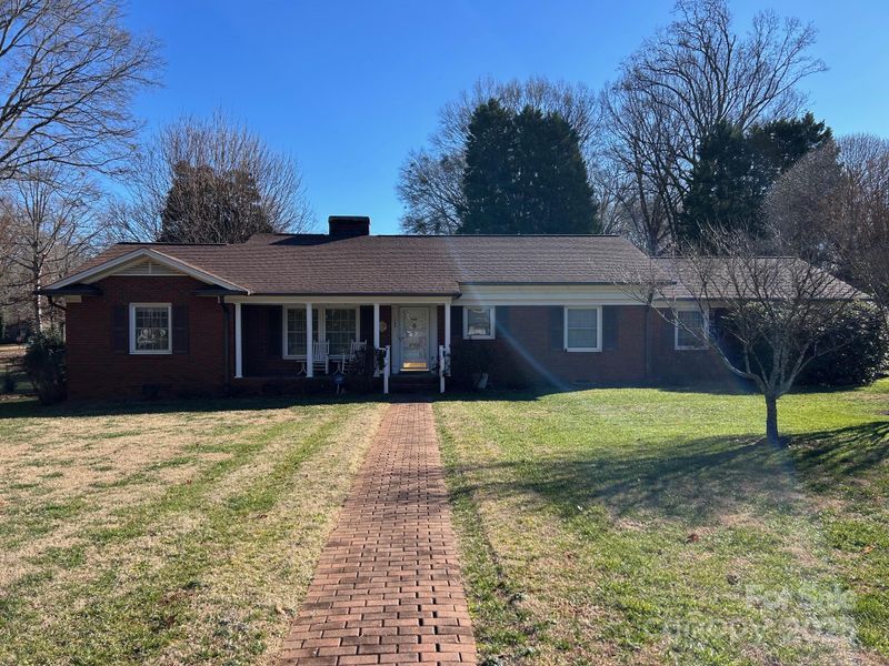 708 2nd Ave NW, Conover, NC 28613