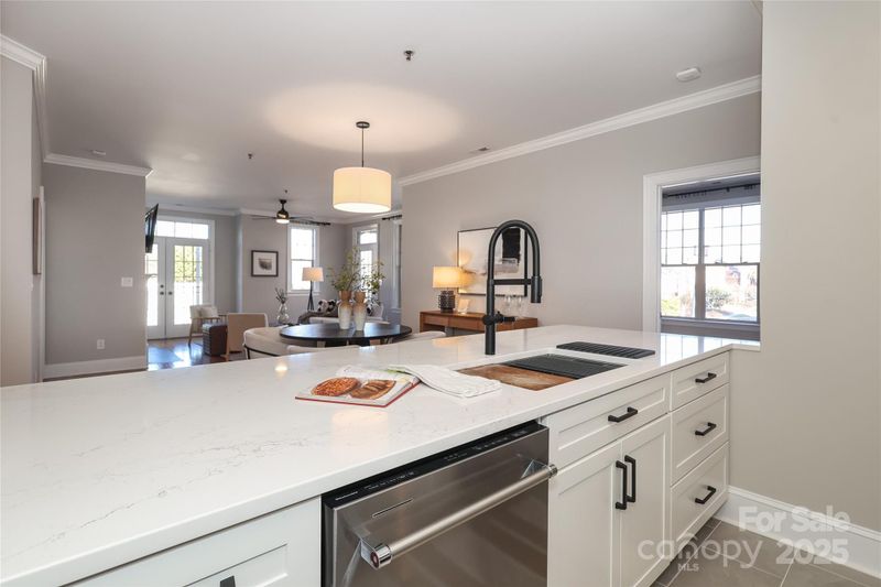 1129 Park West Dr, Charlotte, NC 28209