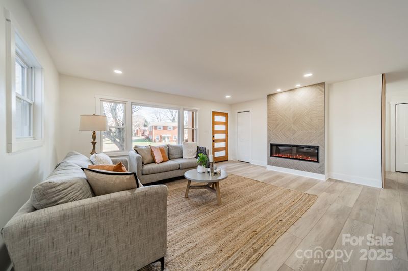 2340 Westerly Hills Dr, Charlotte, NC 28208