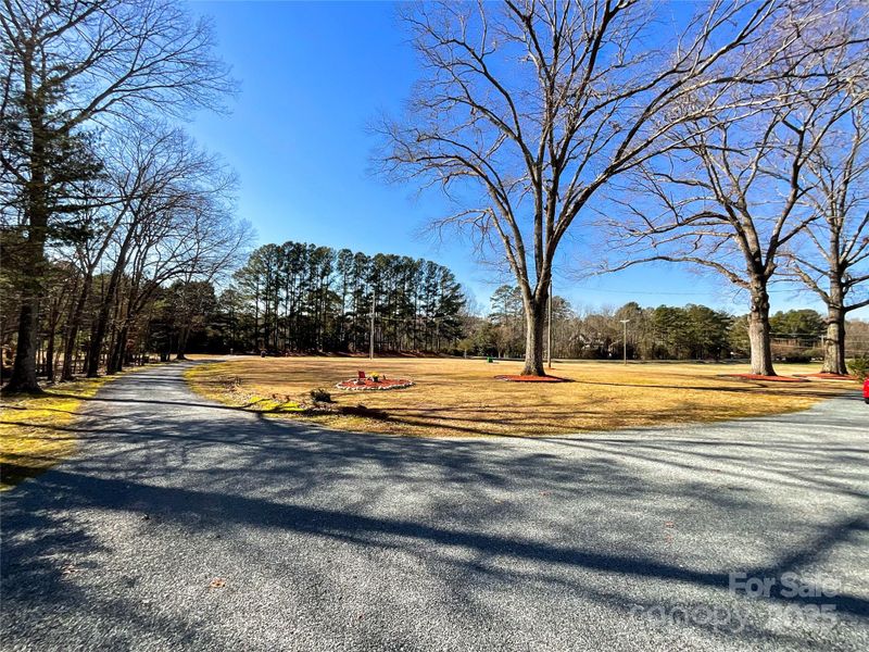3009 Forest Lawn Dr, Matthews, NC 28104