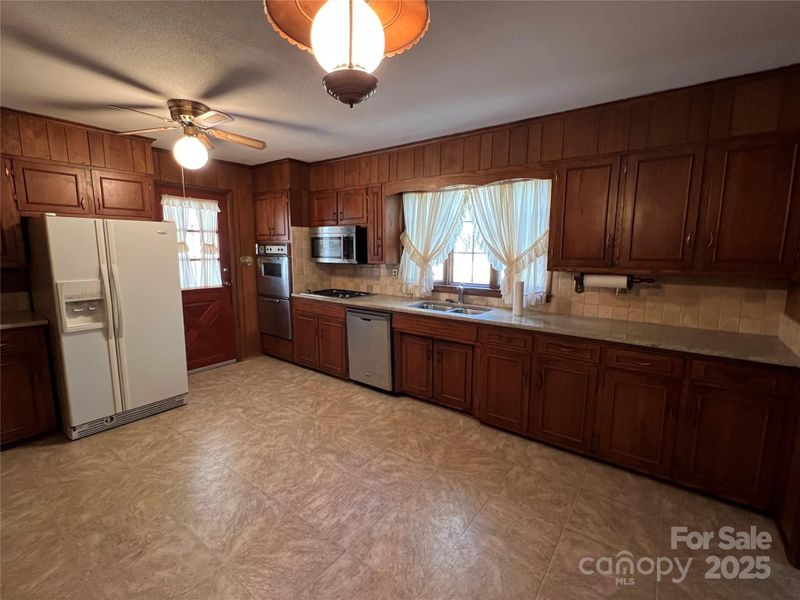 319 N Peterson St, Stanley, NC 28164