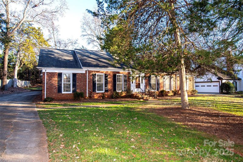 9501 Whitethorn Dr, Charlotte, NC 28277