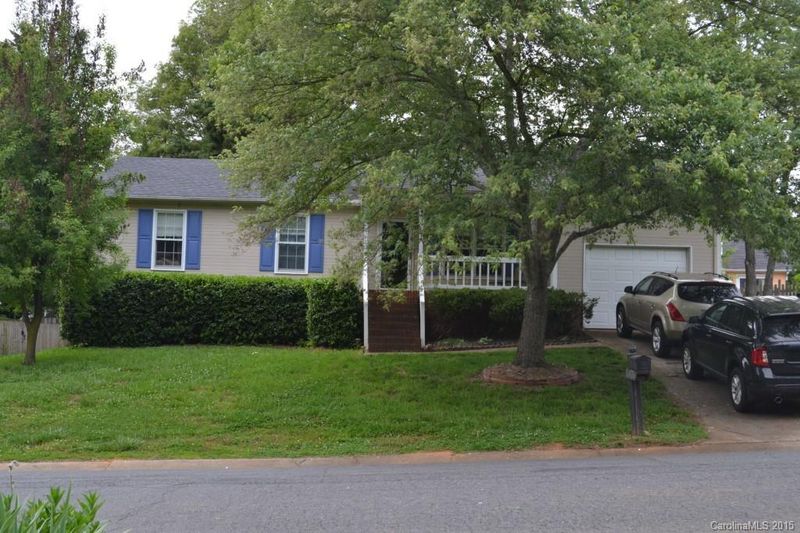 8823 Milton Morris Dr, Charlotte, NC 28227