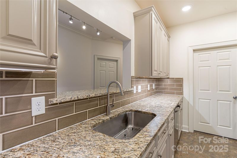 5601 Fairview Rd #22, Charlotte, NC 28209