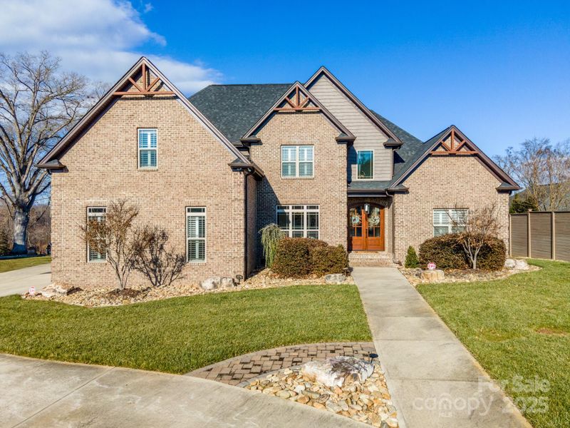 114 38th Ave NW, Hickory, NC 28601