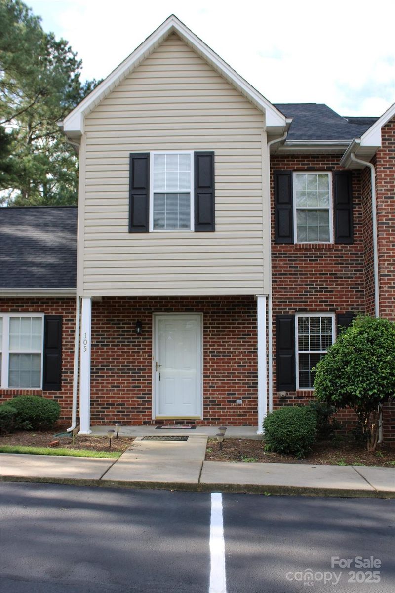 2240 15th Ave NE #105, Hickory, NC 28601