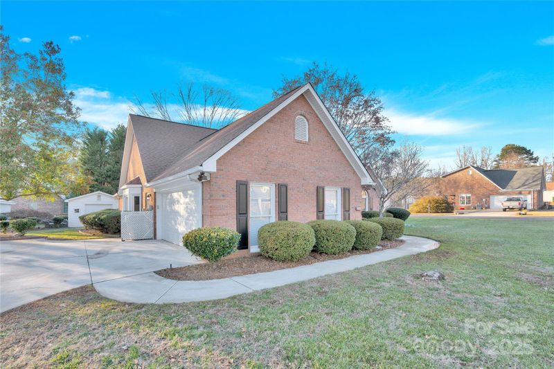 1011 Emerson Dr, Mooresville, NC 28115