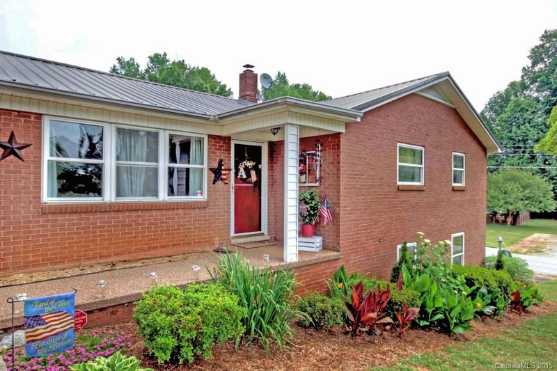 39 E J St, Maiden, NC 28650