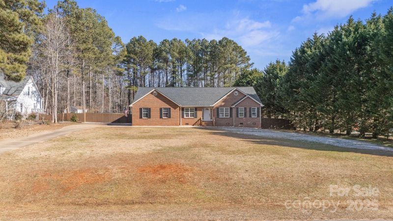 1709 Forest Ridge Dr, Stanley, NC 28164