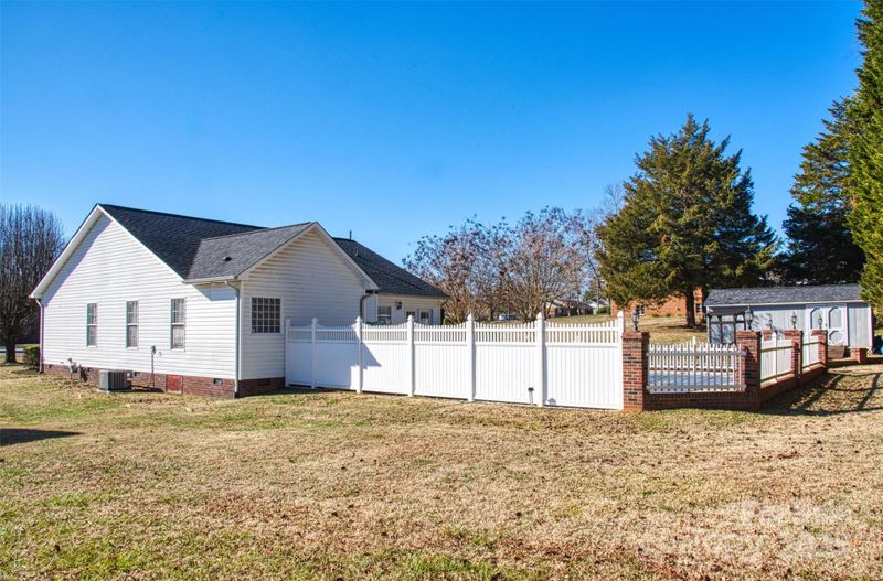 1920 2nd Ave NW, Hickory, NC 28601