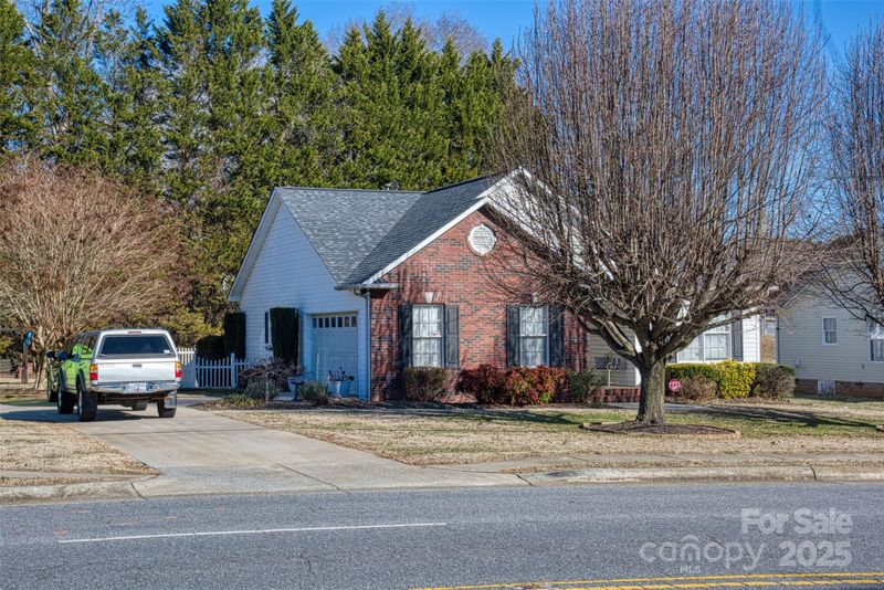 1920 2nd Ave NW, Hickory, NC 28601