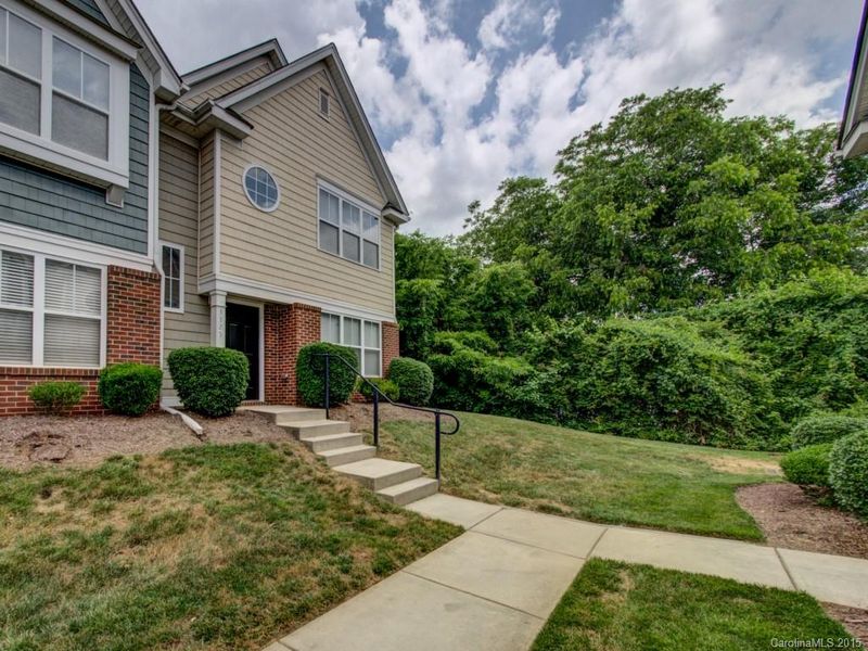3325 Weston St, Charlotte, NC 28209