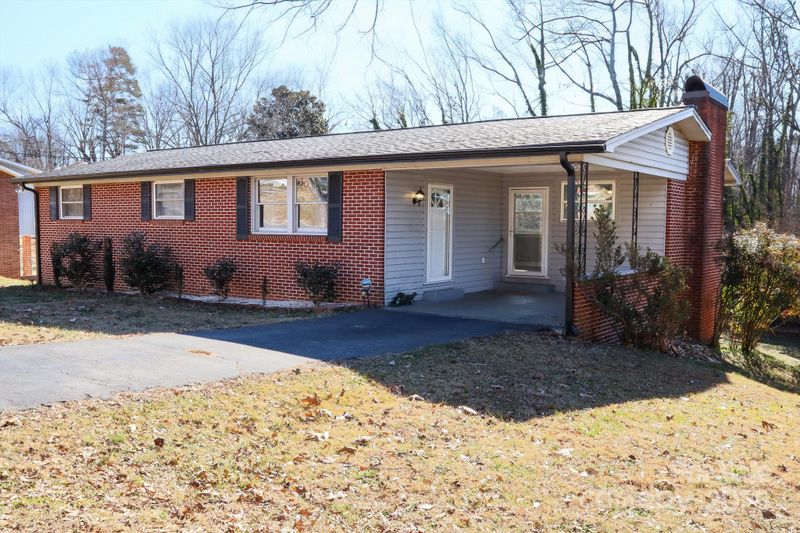 642 7th Ave SE, Hickory, NC 28602