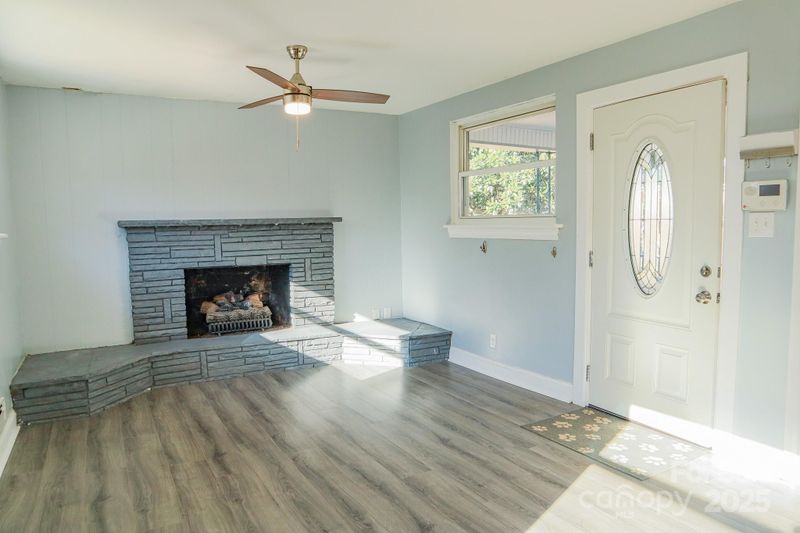 642 7th Ave SE, Hickory, NC 28602