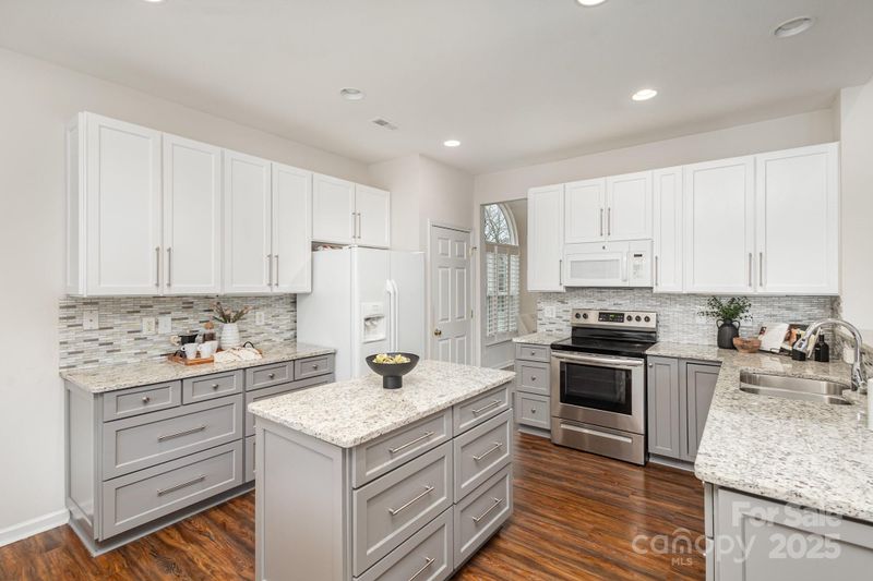 9207 Hickory Tree Ln, Charlotte, NC 28277