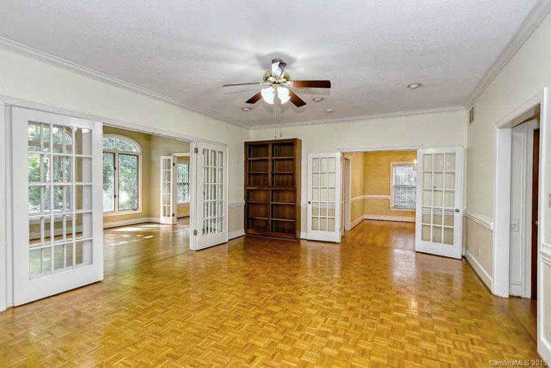 2510 Cloister Dr, Charlotte, NC 28211