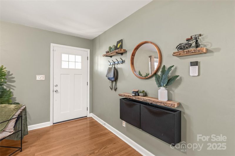 941 Squirrel Hill Rd, Charlotte, NC 28213