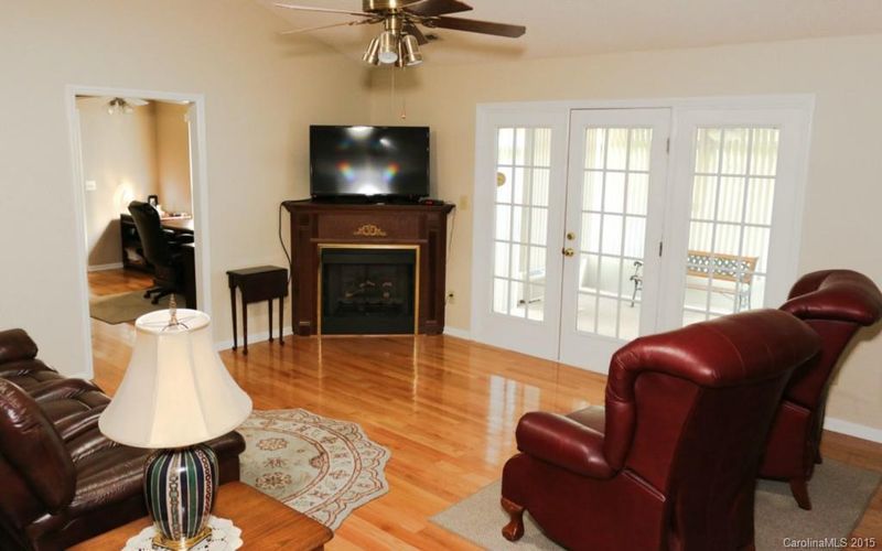 1909 Brandywine Dr, Matthews, NC 28105