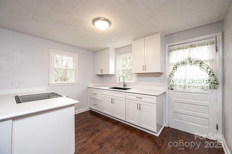 2752 21st St NE, Hickory, NC 28601