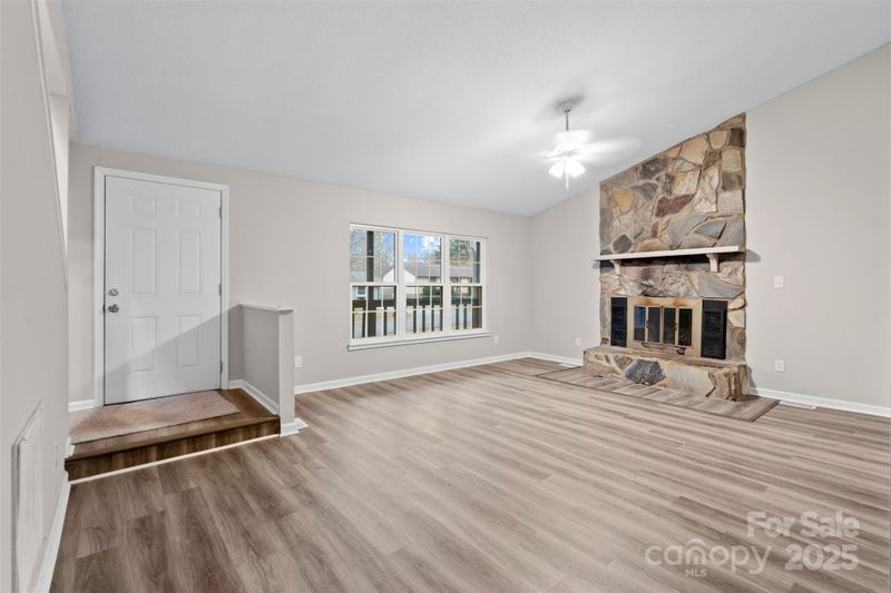 212 King George Ln, Gastonia, NC 28056