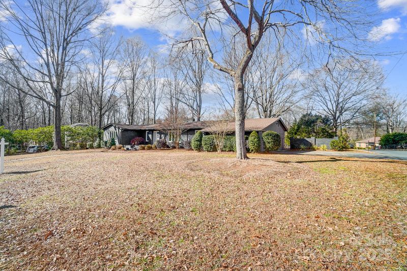 1139 Shady Bluff Dr, Charlotte, NC 28211