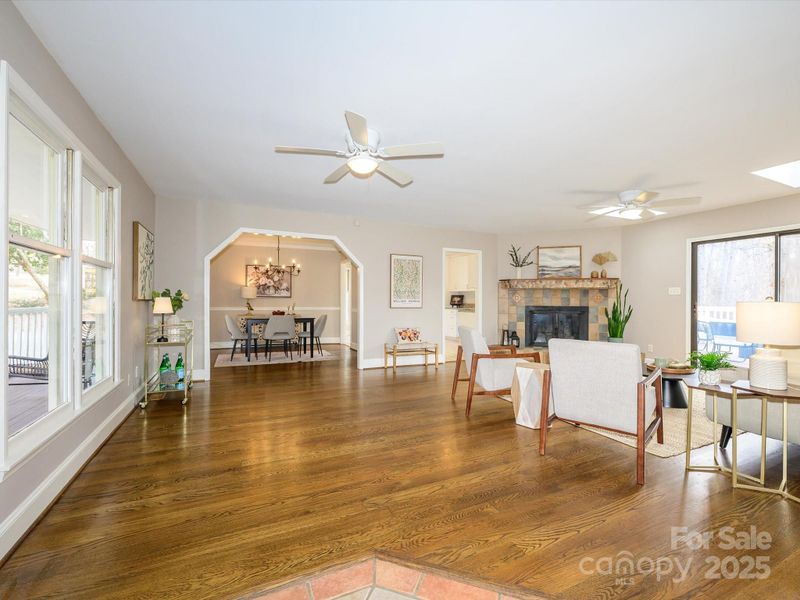 521 Mountainview Dr, Charlotte, NC 28270