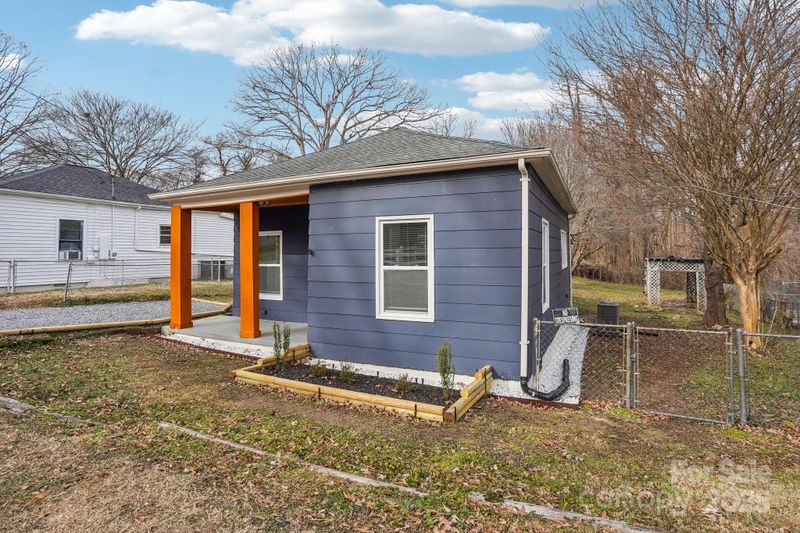 503 Birch St, Lowell, NC 28098