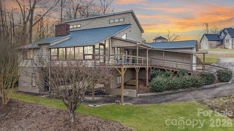3910 6th St NW, Hickory, NC 28601