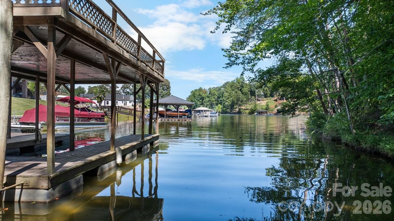 3910 6th St NW, Hickory, NC 28601