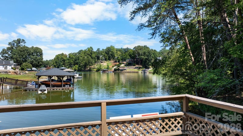 3910 6th St NW, Hickory, NC 28601