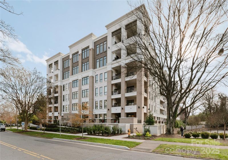 130 Cherokee Rd #403, Charlotte, NC 28207