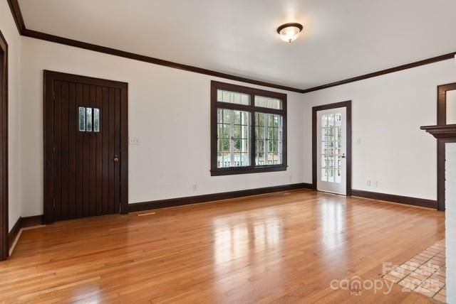 357 7th St NW, Hickory, NC 28601