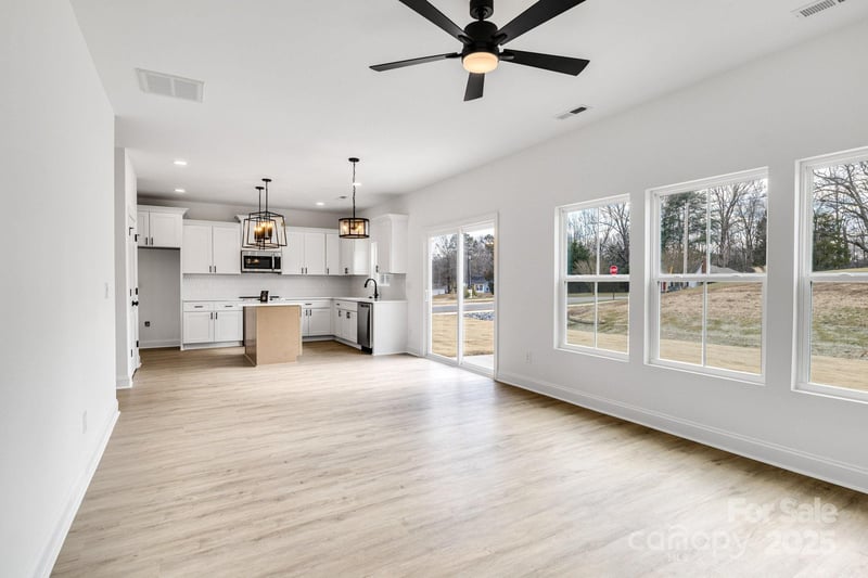 3070 Swallowtail Ln, Kannapolis, NC 28027
