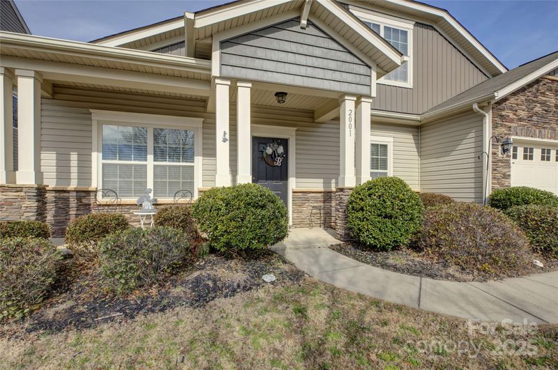 2001 Yellow Daisy Dr, Matthews, NC 28104