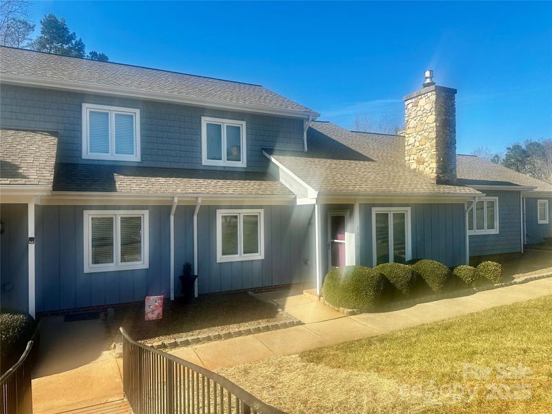 1017 21st Ave NE, Hickory, NC 28601